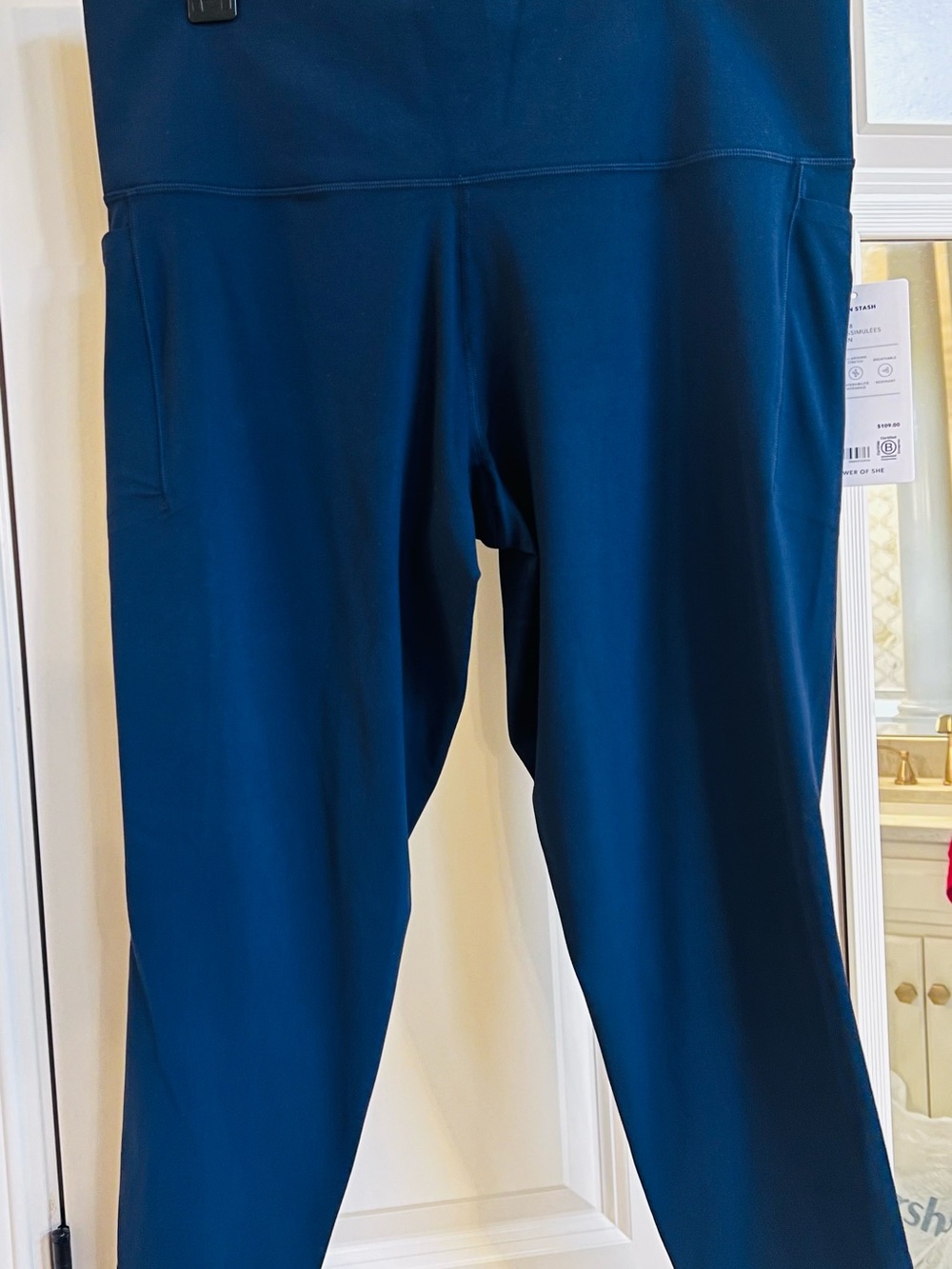 Women’s Athleta Salutation Stash Navy Blue Active Leggings With Pockets